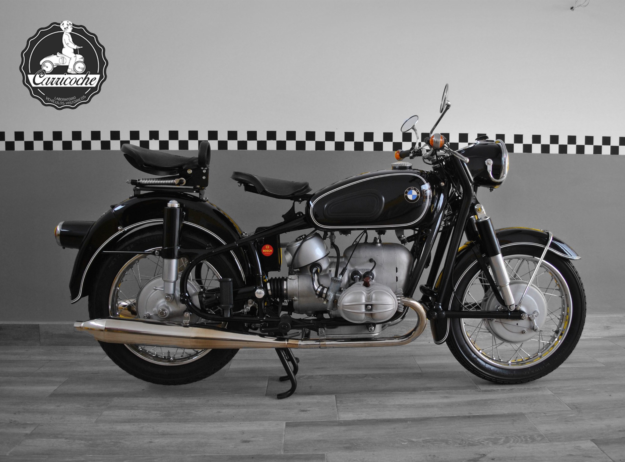 Motocicleta BMW R50S de 1961 estudiada por Carricoche