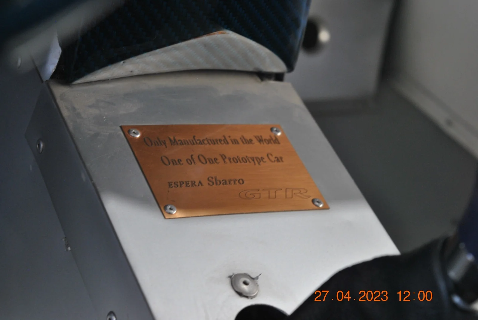 Placa metálica One of One Prototype Car que identifica al Espera Sbarro GTR como ejemplar único
